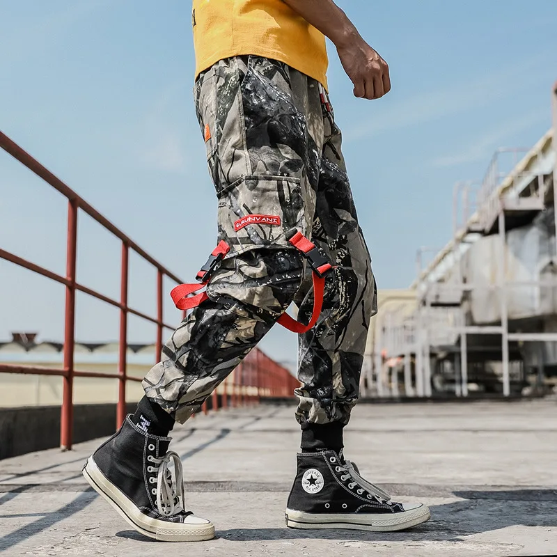 Camo Joggers Pants Men Side Pockets Cargo Harem Pants 2019 Autumn Hip Hop Male Trousers Street Fashion Streetwear GM153
Camo Joggers Pants Men Side Pockets Cargo Harem Pants 2019 Autumn Hip Hop Male Trousers Street Fashion Streetwear GM153