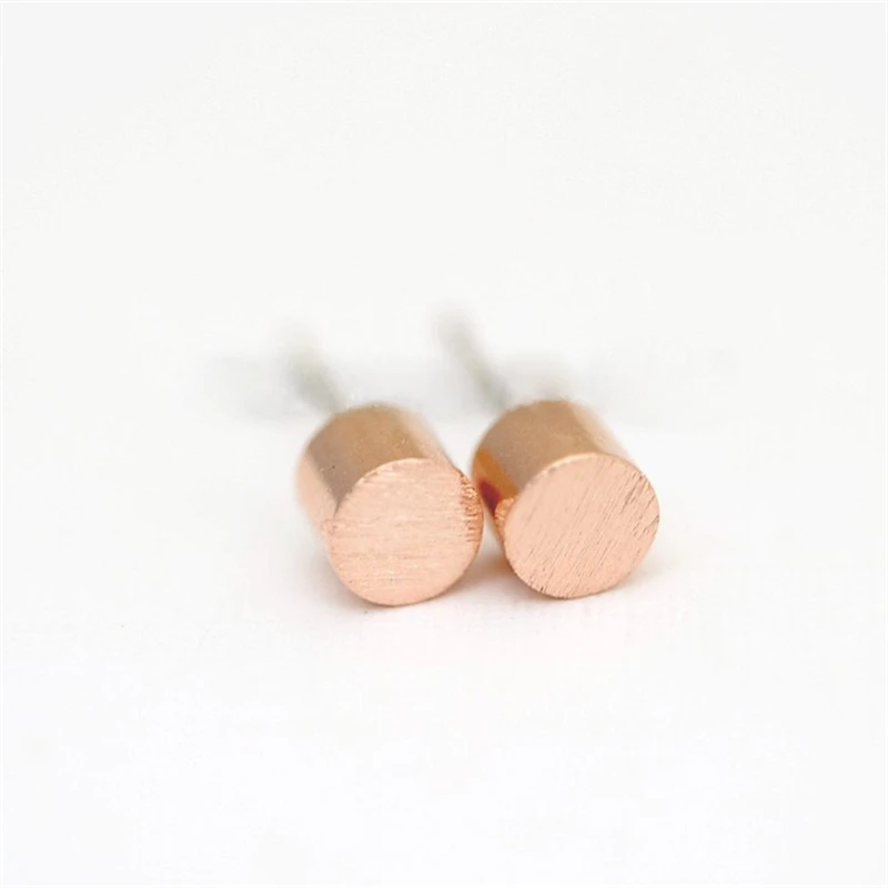 Fashion cylindrical stud earrings Personality of the three-dimensional cylindrical shaped stud earrings for women
Fashion cylindrical stud earrings Personality of the three-dimensional cylindrical shaped stud earrings for women