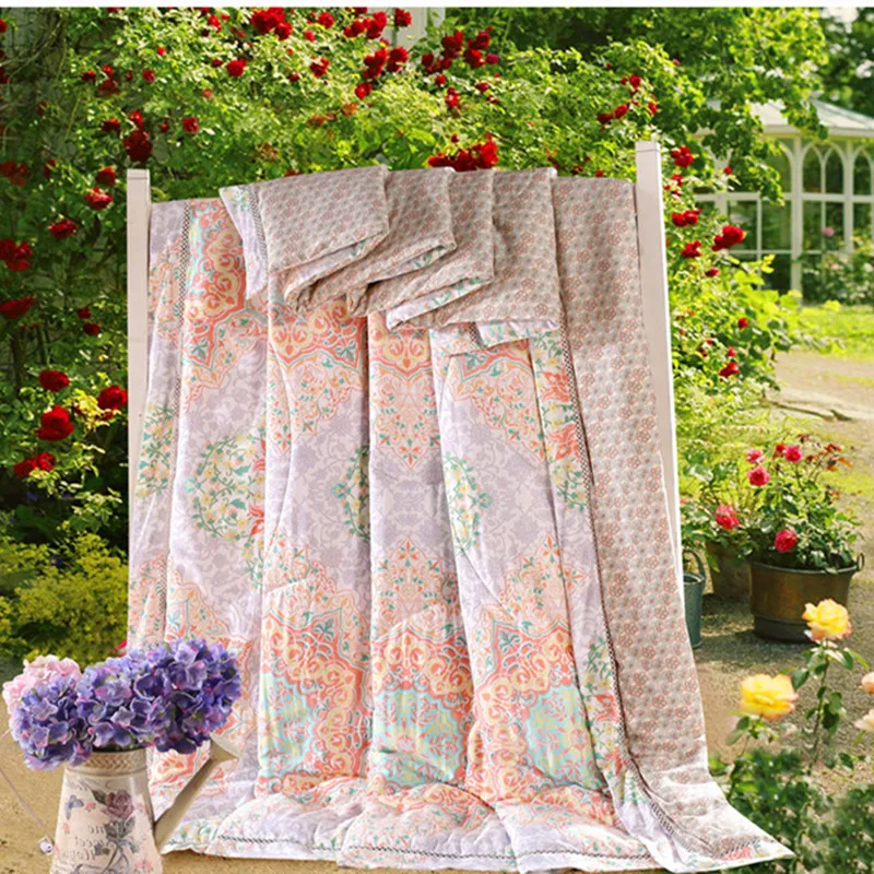 European style elegant Quilts high quality winter duvet 1pc bed cover model fiber Bedspread patchwork Luxurious bed comforter
European style elegant Quilts high quality winter duvet 1pc bed cover model fiber Bedspread patchwork Luxurious bed comforter