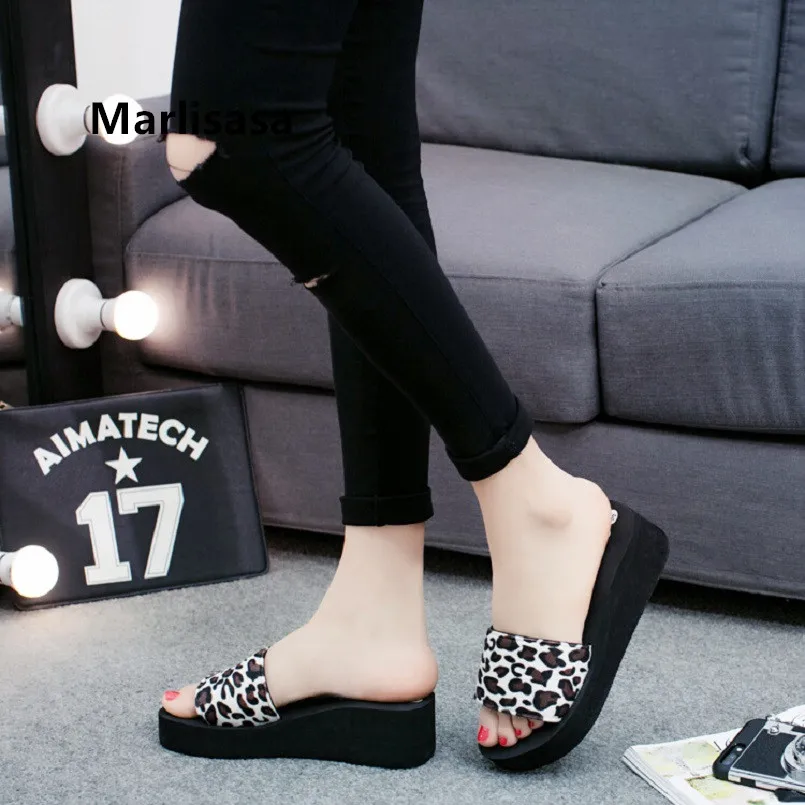 Teenager Girl Comfortable Spring Slip on Slides Lady Casual Summer Height Increased Slippers Cool Street Black Slippers G5248d
Teenager Girl Comfortable Spring Slip on Slides Lady Casual Summer Height Increased Slippers Cool Street Black Slippers G5248d
