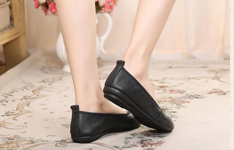 Large size leather mother shoe sole shoe sole shoes rubber anti-slip soft sole round scalp
Large size leather mother shoe sole shoe sole shoes rubber anti-slip soft sole round scalp
