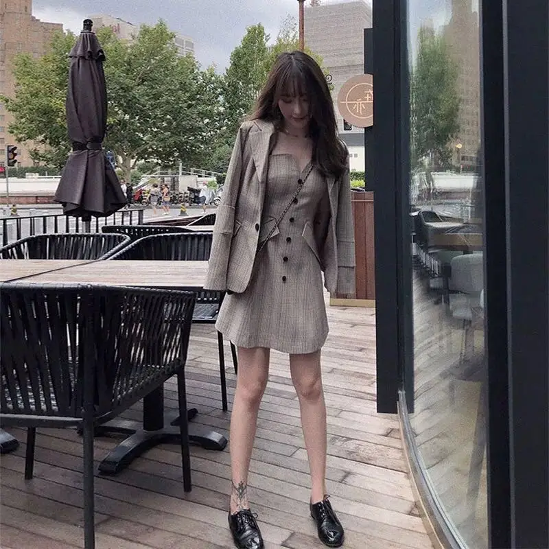 New fashion women's British style OL suit straps tube top dress suit plaid long section small suit jacket two-piece
New fashion women's British style OL suit straps tube top dress suit plaid long section small suit jacket two-piece