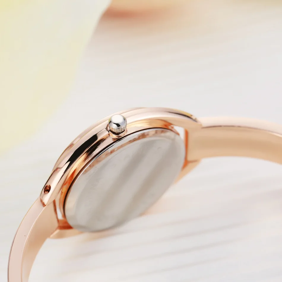 New Brand Lvpai Luxury Women Watches Small Dial Bracelet Watch Lady Alloy Strip Clock Diamond Quartz-watch Wrist Watches Reloj
New Brand Lvpai Luxury Women Watches Small Dial Bracelet Watch Lady Alloy Strip Clock Diamond Quartz-watch Wrist Watches Reloj