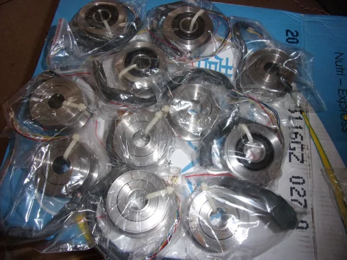 Encoder V23401-H2001-B202 , Used one , 90% appearance new , 3 months warranty , fastly shipping
Encoder V23401-H2001-B202 , Used one , 90% appearance new , 3 months warranty , fastly shipping