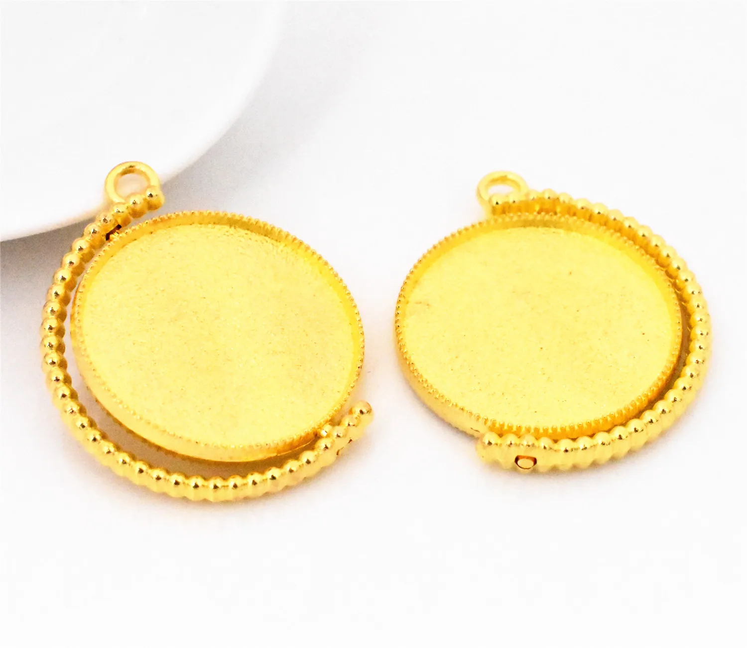 NEW 5pcs 25mm Inner Size Gold Color Plated Double Sides Cameo Cabochon Base Setting Charms New Fashion Pendant
NEW 5pcs 25mm Inner Size Gold Color Plated Double Sides Cameo Cabochon Base Setting Charms New Fashion Pendant