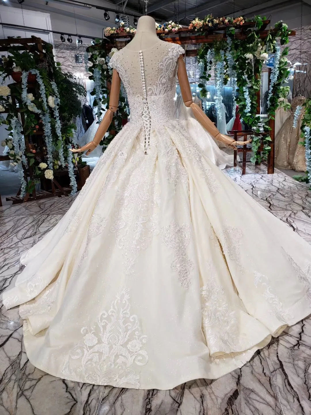 Vestido De Novia Corto Wedding Dresses 2019 Lace Appliques A Line Vintage Satin Wedding Dress Plus Size Champagne Bridal Gown
Vestido De Novia Corto Wedding Dresses 2019 Lace Appliques A Line Vintage Satin Wedding Dress Plus Size Champagne Bridal Gown