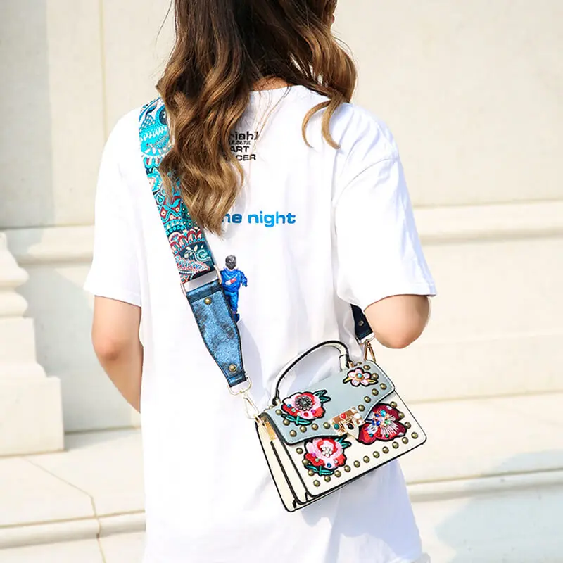 KULUOSIDI New Fashion Embroidery Flap Bags Handbags Women Messenger Bags Flower Ladies Shoulder Bag Rivet Feminina Bolsos Mujer
KULUOSIDI New Fashion Embroidery Flap Bags Handbags Women Messenger Bags Flower Ladies Shoulder Bag Rivet Feminina Bolsos Mujer