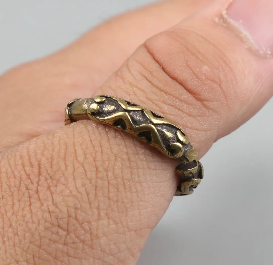 Collection Curio Rare China Fengshui Small Bronze Exquisite Pretty Decorative Pattern Opening Ring Statue Statuary 7g
Collection Curio Rare China Fengshui Small Bronze Exquisite Pretty Decorative Pattern Opening Ring Statue Statuary 7g
