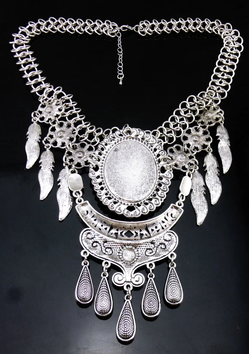 Bohemian Retro Sculpture Queen Head Portrait Rhinestone Leaf Necklace Earring Set Choker Drop Tassel Jewerly Set
Bohemian Retro Sculpture Queen Head Portrait Rhinestone Leaf Necklace Earring Set Choker Drop Tassel Jewerly Set
