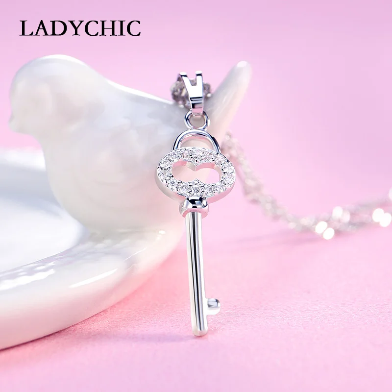 LADYCHIC Stylish Tiny Cubic Zircon Inlay Key Shape Silver Color Pendant Necklace for Girls Jewelry Accessories Wholesale LN1015
LADYCHIC Stylish Tiny Cubic Zircon Inlay Key Shape Silver Color Pendant Necklace for Girls Jewelry Accessories Wholesale LN1015