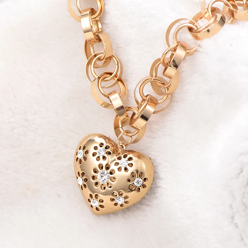 Luxury Big Crystal Heart Pendant Necklace Women Statement Punk Gold Statement Long Necklace Fashion Jewelry 2019 Accessory Gift
Luxury Big Crystal Heart Pendant Necklace Women Statement Punk Gold Statement Long Necklace Fashion Jewelry 2019 Accessory Gift