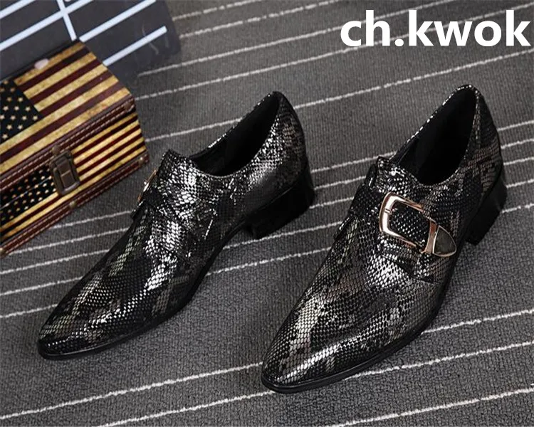 2018 Nightclub hair stylist trend pointed toe lace-up low heel British men buckle breathable sequins patent leather shoes men
2018 Nightclub hair stylist trend pointed toe lace-up low heel British men buckle breathable sequins patent leather shoes men