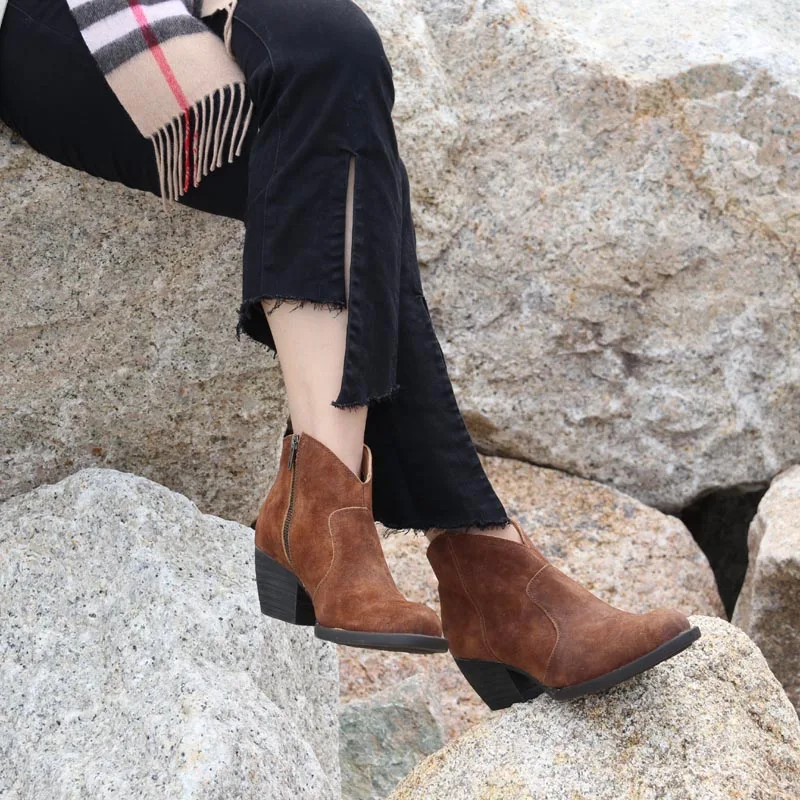Classic million year high-end leather side zipper rough with women's short boots comfortable feet
Classic million year high-end leather side zipper rough with women's short boots comfortable feet