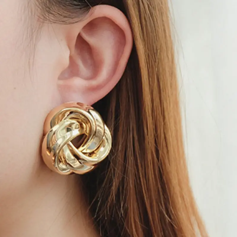 Big Vintage Metal Twisted Stud Earrings For Women Charm Flower Za Sexy Statement Spiral Whirlpool Brincos Jewelry Wholesale
Big Vintage Metal Twisted Stud Earrings For Women Charm Flower Za Sexy Statement Spiral Whirlpool Brincos Jewelry Wholesale
