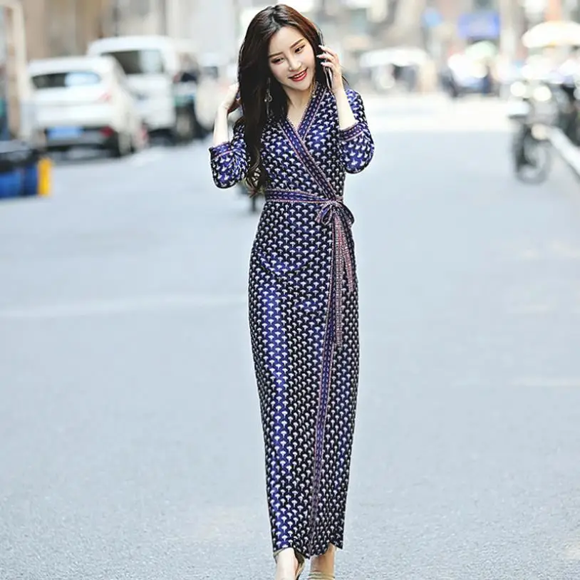 Fashion brand England style hollow cut chrysanthemum printed Dresses female super longer retro vacation dress with belt wq1596
Fashion brand England style hollow cut chrysanthemum printed Dresses female super longer retro vacation dress with belt wq1596