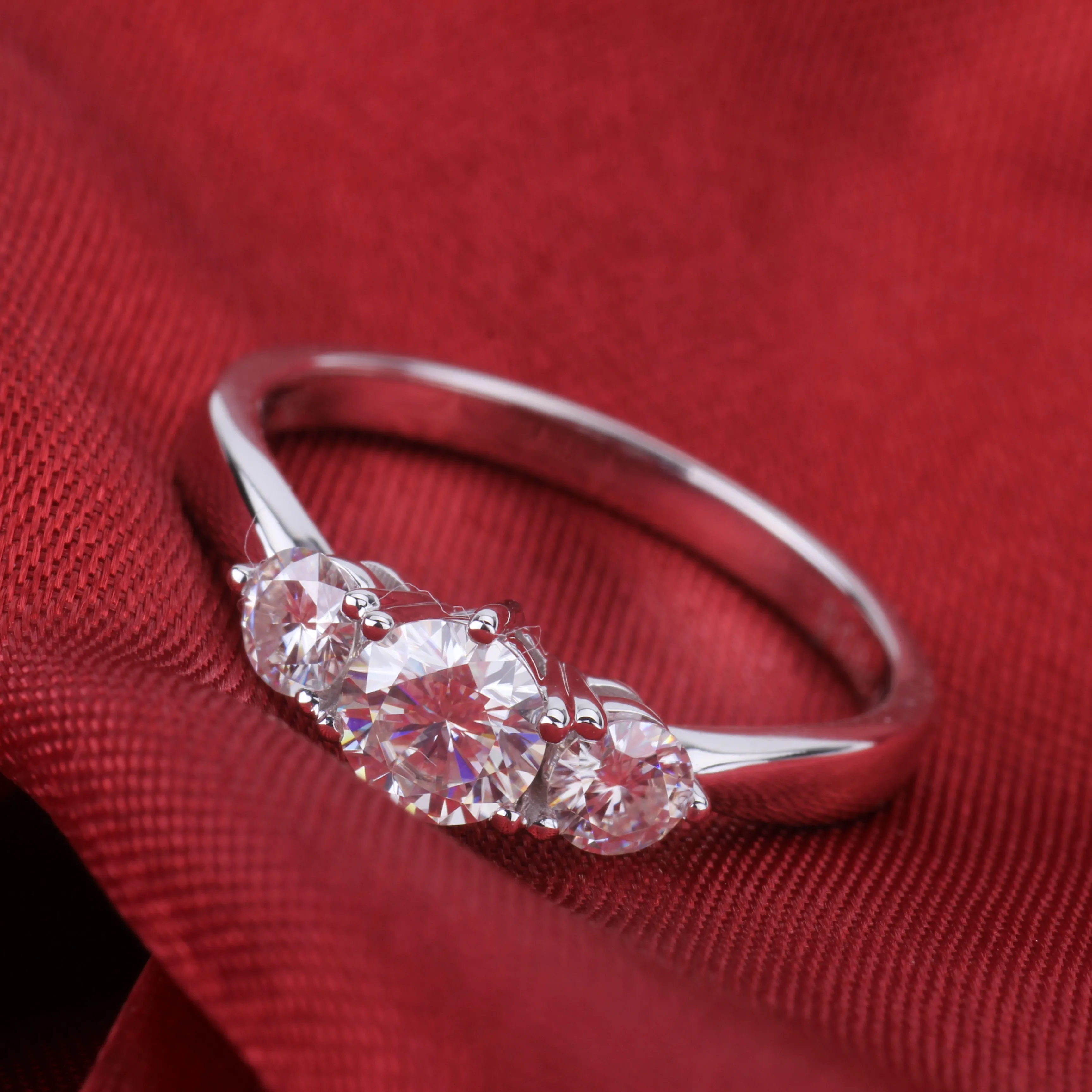 3pcs Round Moissanite Diamond Prong Setting Women Bridal Wedding Rings Fashion18k White Gold Color Engagement Band Promise Rings
3pcs Round Moissanite Diamond Prong Setting Women Bridal Wedding Rings Fashion18k White Gold Color Engagement Band Promise Rings