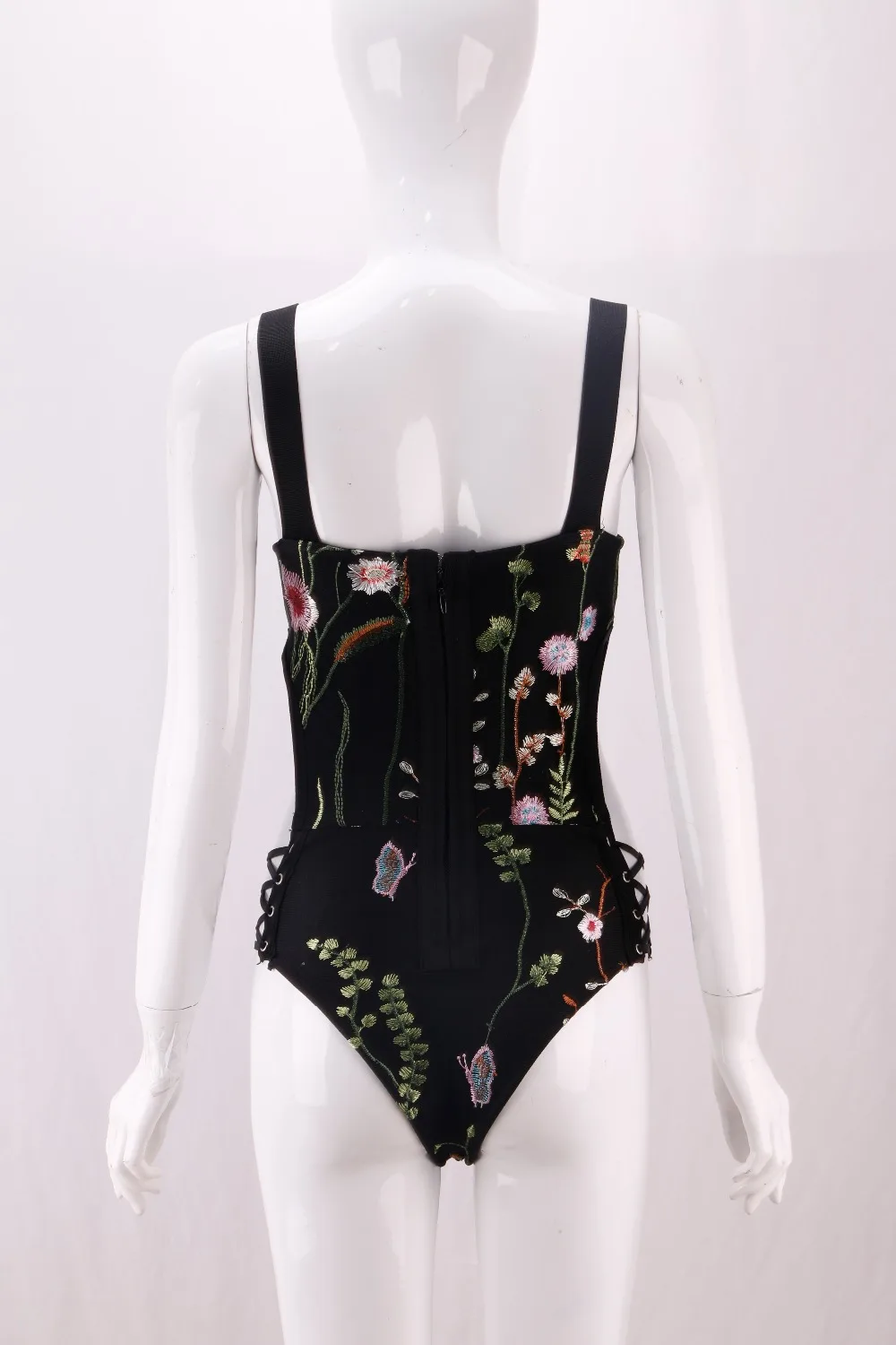2018 Summer Crop Top Women Sexy Embroidery Bodysuits Bodycons Sexy Spaghetti Strap Deep V Neck Bandage Bodysuits Skinny Party
2018 Summer Crop Top Women Sexy Embroidery Bodysuits Bodycons Sexy Spaghetti Strap Deep V Neck Bandage Bodysuits Skinny Party