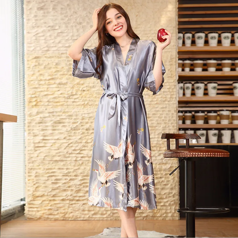 Women Satin Kimono Robes Long Sexy Nightgown Vintage Printed Night Gown Half Sleeve Pajamas Sleepwear AD177
Women Satin Kimono Robes Long Sexy Nightgown Vintage Printed Night Gown Half Sleeve Pajamas Sleepwear AD177