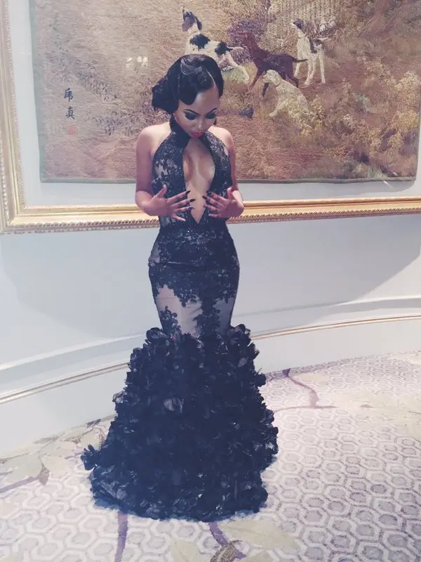 Exquisite Organza Prom Dresses Lace Applique Ruffles Halter Black Long Elegant Gothic Meramid Backless Evening Dresses 2020
Exquisite Organza Prom Dresses Lace Applique Ruffles Halter Black Long Elegant Gothic Meramid Backless Evening Dresses 2020
