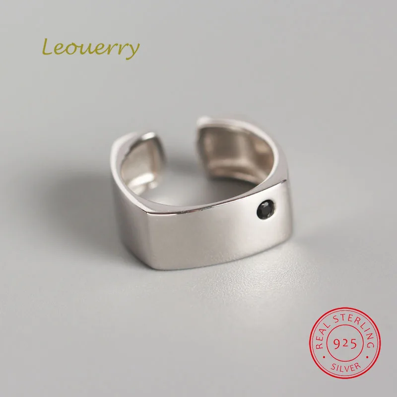 Leouerry 925 Серебряные глянцевые широкие кольца инкрустированные цирконием геометрические Простые Кольца для женщин модные ювелирные изделия
Leouerry 925 Серебряные глянцевые широкие кольца инкрустированные цирконием геометрические Простые Кольца для женщин модные ювелирные изделия