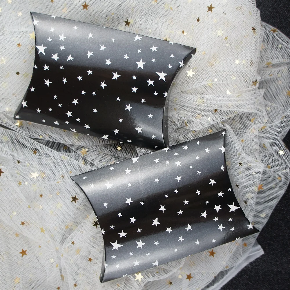 11*10*2.8 cm black white star Candy Gift pillow Paper Box Christmas New Year Party Wedding Favors Gifts Packaging Decor
11*10*2.8 cm black white star Candy Gift pillow Paper Box Christmas New Year Party Wedding Favors Gifts Packaging Decor