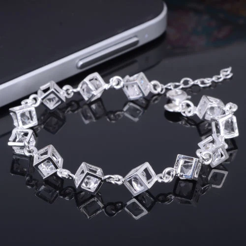 2018 Women Heart Cube Clear Fashion Crystal Bangle Bracelet Jewelry for Best Friends Gift
2018 Women Heart Cube Clear Fashion Crystal Bangle Bracelet Jewelry for Best Friends Gift