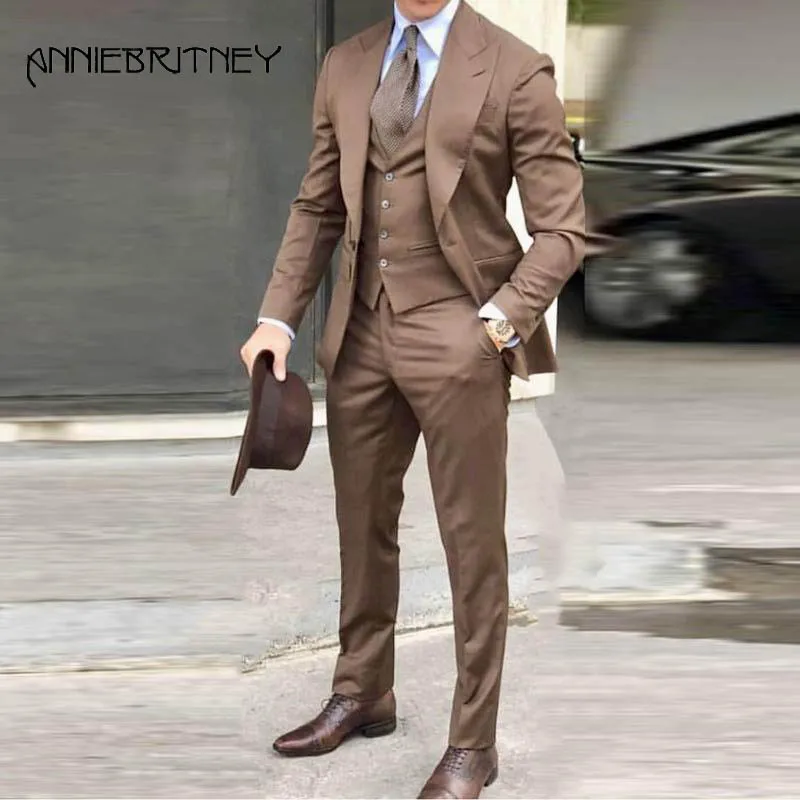 Khaki Wide Peaked Lapel Men Suit 2018 3 Pieces Formal Suits Slim Fit Groom Tuxedos Handsome Best Men Blazers Jacket+Pants+Vest
Khaki Wide Peaked Lapel Men Suit 2018 3 Pieces Formal Suits Slim Fit Groom Tuxedos Handsome Best Men Blazers Jacket+Pants+Vest