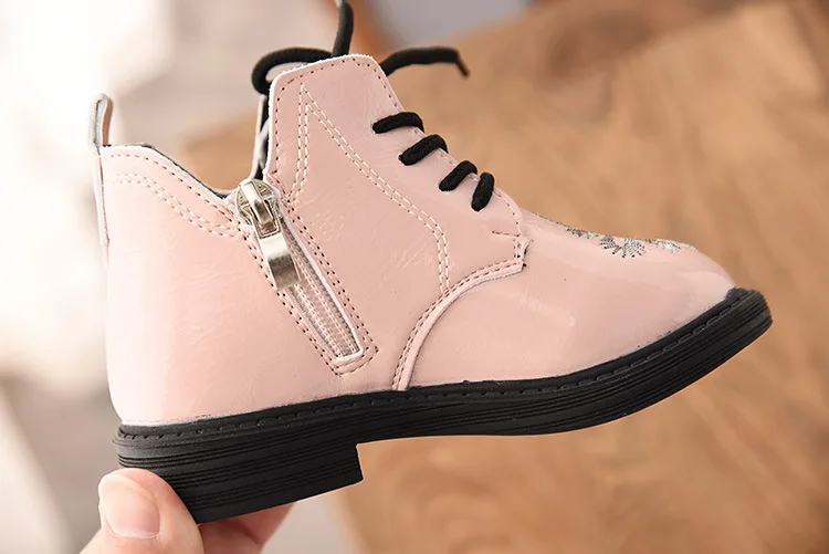 High Quality Children Girls Autumn Winter Martin Boots Fashion Cute Cartoon Snowflake Non-slip Kids Warm Casual Shoes
High Quality Children Girls Autumn Winter Martin Boots Fashion Cute Cartoon Snowflake Non-slip Kids Warm Casual Shoes