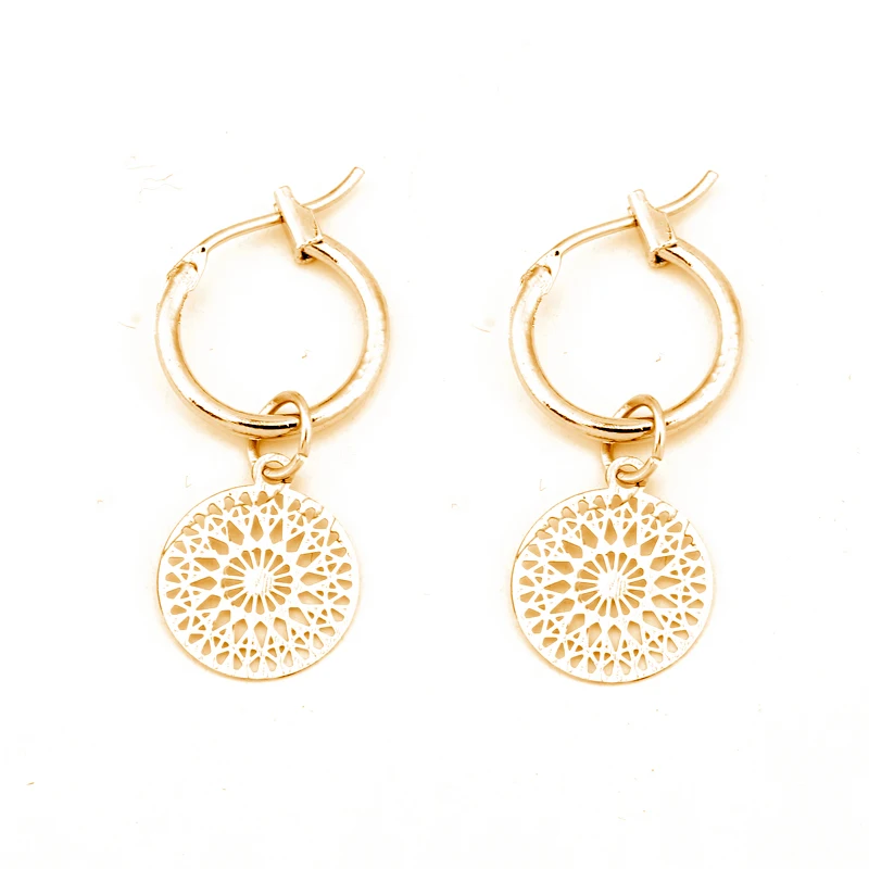 1Pair Classical Hollow Carving Pattern Round Hoop Earrings Women Chic Gold Silver Color Circle Pendant Earring Jewelry E353-3
1Pair Classical Hollow Carving Pattern Round Hoop Earrings Women Chic Gold Silver Color Circle Pendant Earring Jewelry E353-3