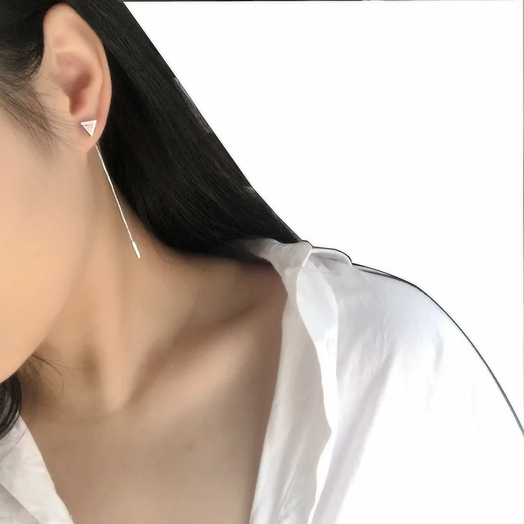 Korean fashion style temperament simple opening triangular geometric earrings female jewelry wholesale gifts
Korean fashion style temperament simple opening triangular geometric earrings female jewelry wholesale gifts