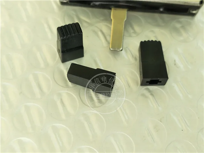 Оригинальный новый 100% 7MMX5MMX13MM отверстие 4 мм раздвижной колпачок потенциометра крышка Черный 495
Оригинальный новый 100% 7MMX5MMX13MM отверстие 4 мм раздвижной колпачок потенциометра крышка Черный 495