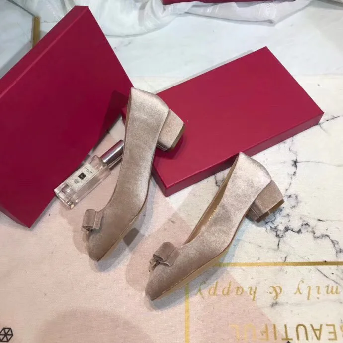 2022 Women Nude Flock Cute Bow Pumps Solid Plus Size 4-11 Round Toe Low Square Heels Ladies Casual Party Wedding Slip-On Shoes
2022 Women Nude Flock Cute Bow Pumps Solid Plus Size 4-11 Round Toe Low Square Heels Ladies Casual Party Wedding Slip-On Shoes