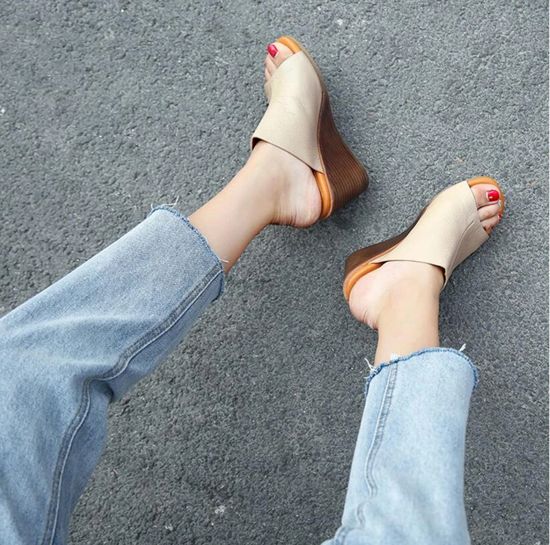 Leather Wedge Slipper Shoes Fish Mouth Toe New Fashionable Consice Style Top Quality Lady High Heel Black Beige Sandals Female
Leather Wedge Slipper Shoes Fish Mouth Toe New Fashionable Consice Style Top Quality Lady High Heel Black Beige Sandals Female