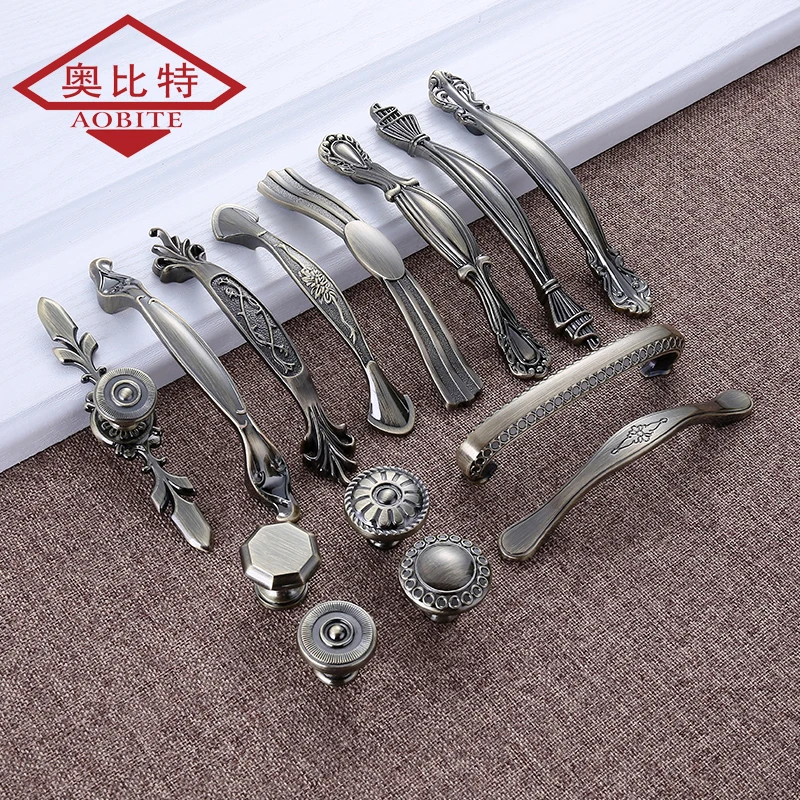 AOBT European Zinc Alloy Green Bronze Cabinet Handles Door Pulls Drawer Knobs Kitchen Cupboard Handles Furniture Handle Hardware
AOBT European Zinc Alloy Green Bronze Cabinet Handles Door Pulls Drawer Knobs Kitchen Cupboard Handles Furniture Handle Hardware