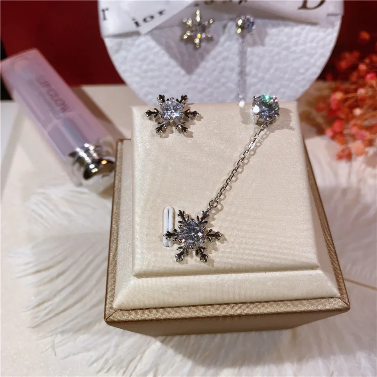 Real 925 Sterling Silver Sparkling Zircon Asymmetric Snowflake Stud Earrings New Arrival Cute Designer Women Earrings
Real 925 Sterling Silver Sparkling Zircon Asymmetric Snowflake Stud Earrings New Arrival Cute Designer Women Earrings