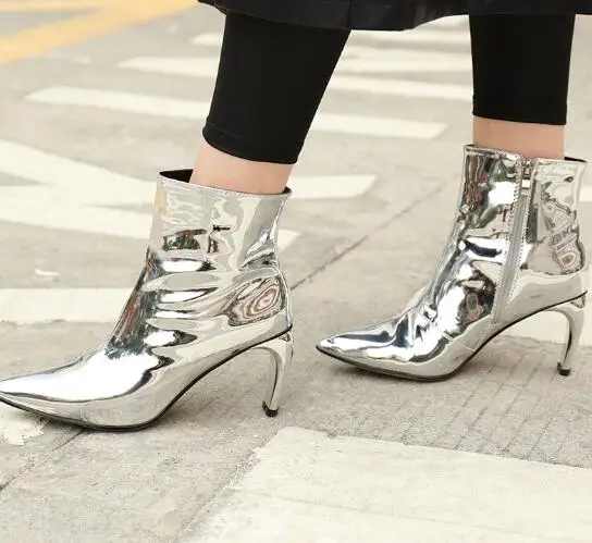 New 2019 Sexy Mirror Patent Leather Ankle Boots Pointed toe Stiletto 7.5cm High Heel Women Side Zipper Boots 35-40 botas mujer
New 2019 Sexy Mirror Patent Leather Ankle Boots Pointed toe Stiletto 7.5cm High Heel Women Side Zipper Boots 35-40 botas mujer