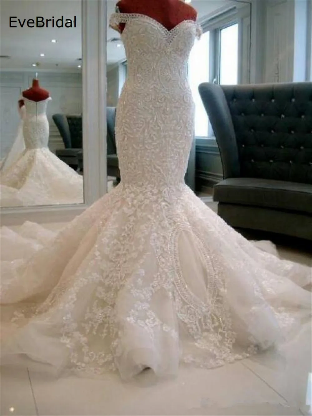 luxurious Mermaid Tulle Sweetheart Cap Sleeve Sequined Lace Applique Floor length Chapel Train Bridal Gown Wedding Dress
luxurious Mermaid Tulle Sweetheart Cap Sleeve Sequined Lace Applique Floor length Chapel Train Bridal Gown Wedding Dress