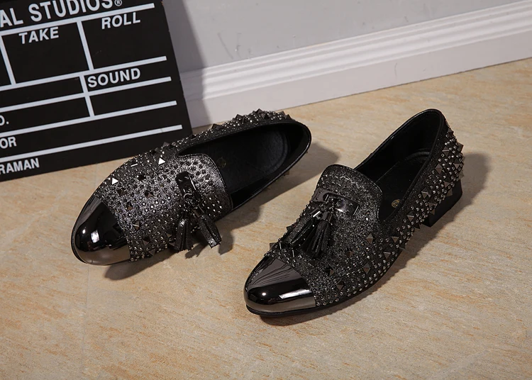 studs men italian oxfords Sliver toe crystal handmade men loafers fashion leather slippers men wedding dress shoes men's flats
studs men italian oxfords Sliver toe crystal handmade men loafers fashion leather slippers men wedding dress shoes men's flats