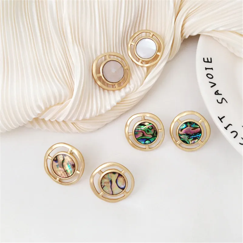 Simple fashion geometric circle small exquisite earrings temperament with colorful shell no ear hole ear clip
Simple fashion geometric circle small exquisite earrings temperament with colorful shell no ear hole ear clip