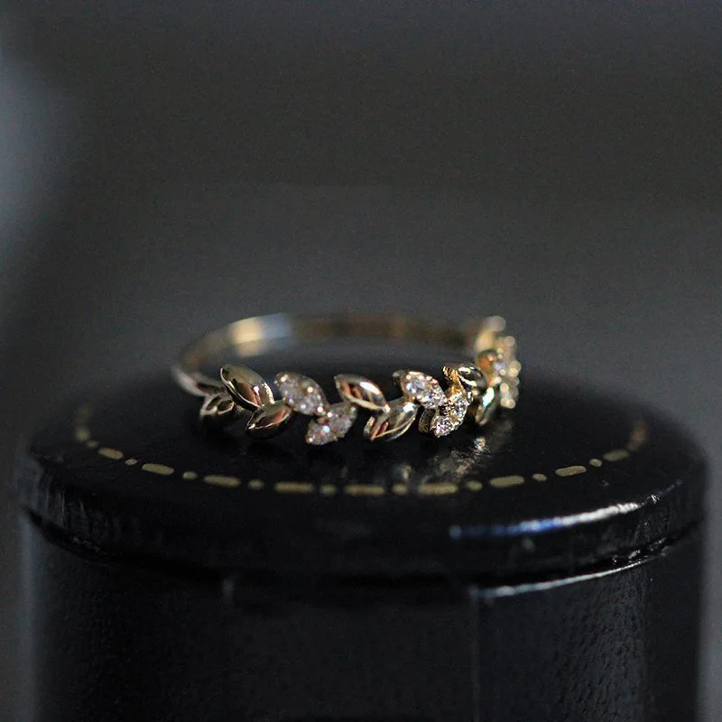 Фото Nicole Speedway Wish посвящено модным простым кольцам с листьями креативным кольцом для