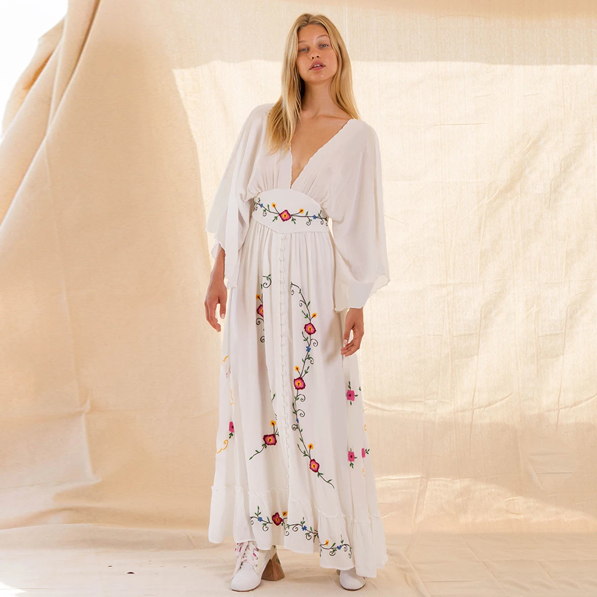 Jastie Floral V-Neck Embroidered Maxi Dress Button Front Boho Beach Dresses Batwing Sleeve Casual Women Dress Female Vestidos
Jastie Floral V-Neck Embroidered Maxi Dress Button Front Boho Beach Dresses Batwing Sleeve Casual Women Dress Female Vestidos