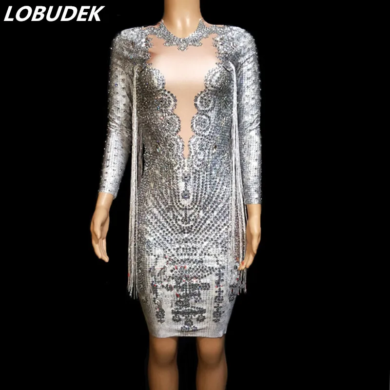 Fashion Silver Rhinestones Tassels Skinny Dress Nightclub Singer Host Evening Performance Wrapped Hip Dress Sexy Stage Costume
Fashion Silver Rhinestones Tassels Skinny Dress Nightclub Singer Host Evening Performance Wrapped Hip Dress Sexy Stage Costume
