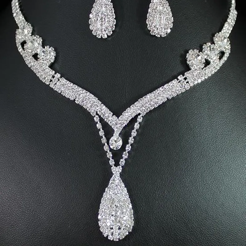 A96 New ROYAL CLEAR AUSTRIAN RHINESTONE CRYSTAL NECKLACE EARRINGS SET BRIDAL PROM
A96 New ROYAL CLEAR AUSTRIAN RHINESTONE CRYSTAL NECKLACE EARRINGS SET BRIDAL PROM