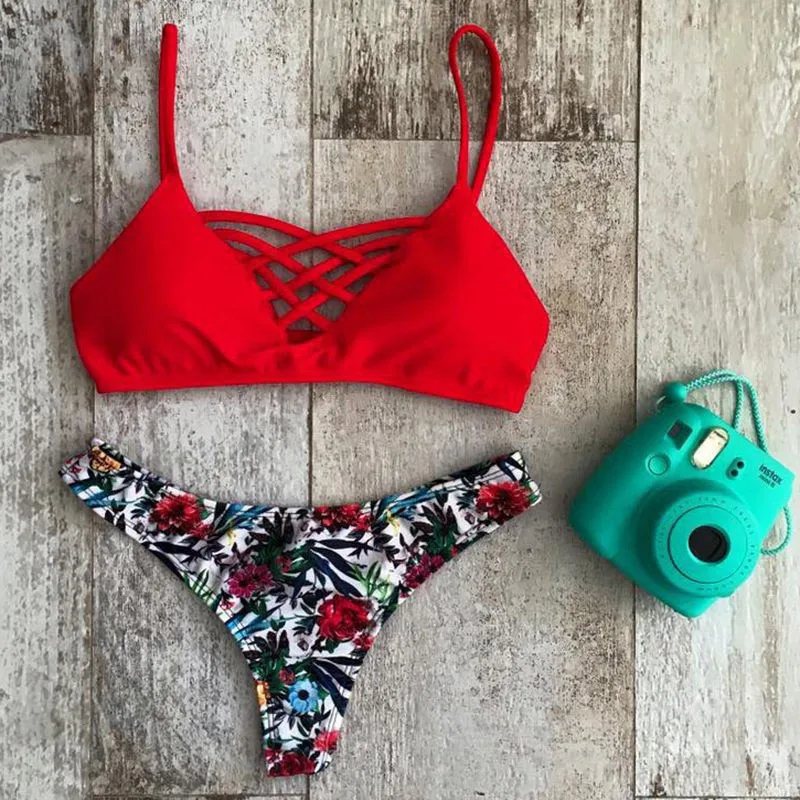 2018 Sexy Hollow Out Bikini Set New Swimsuit Women Low Waist Printed Push-up Triangle Swimwear Bandage Criss Cross Bathing Suit
2018 Sexy Hollow Out Bikini Set New Swimsuit Women Low Waist Printed Push-up Triangle Swimwear Bandage Criss Cross Bathing Suit