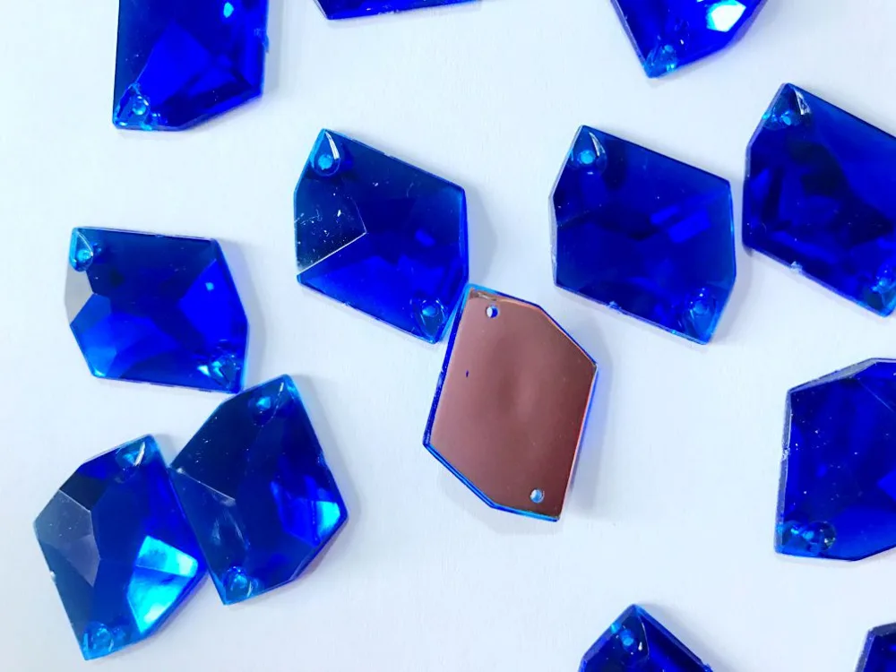 Royal blue Sew on Rhinestone 21*27mm Acryl crystal cosmic shape flatback strass Diamond Gem stone 50pcs/lot
Royal blue Sew on Rhinestone 21*27mm Acryl crystal cosmic shape flatback strass Diamond Gem stone 50pcs/lot