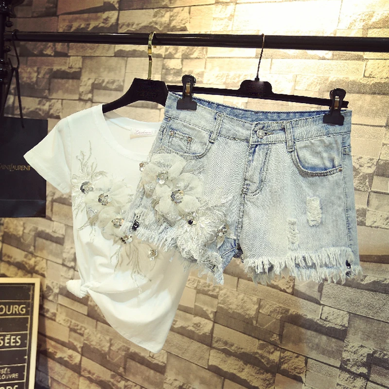 Women's T-shirt Shorts Jeans Sets Summer Short Sleeve Embroidery Flower T-shirts Set Slim Female Denim Shorts Suits
Women's T-shirt Shorts Jeans Sets Summer Short Sleeve Embroidery Flower T-shirts Set Slim Female Denim Shorts Suits