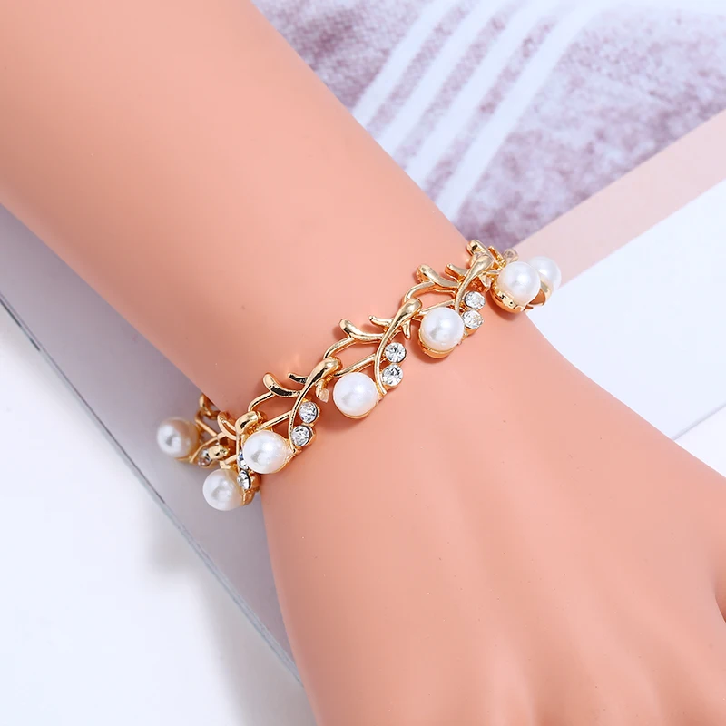 WNGMNGL Simple Design Gold Imitation Pearls Cystal Female Charm Sweet Bracelets & 2019 For Women Popular Wedding Party Bangle
WNGMNGL Simple Design Gold Imitation Pearls Cystal Female Charm Sweet Bracelets & 2019 For Women Popular Wedding Party Bangle