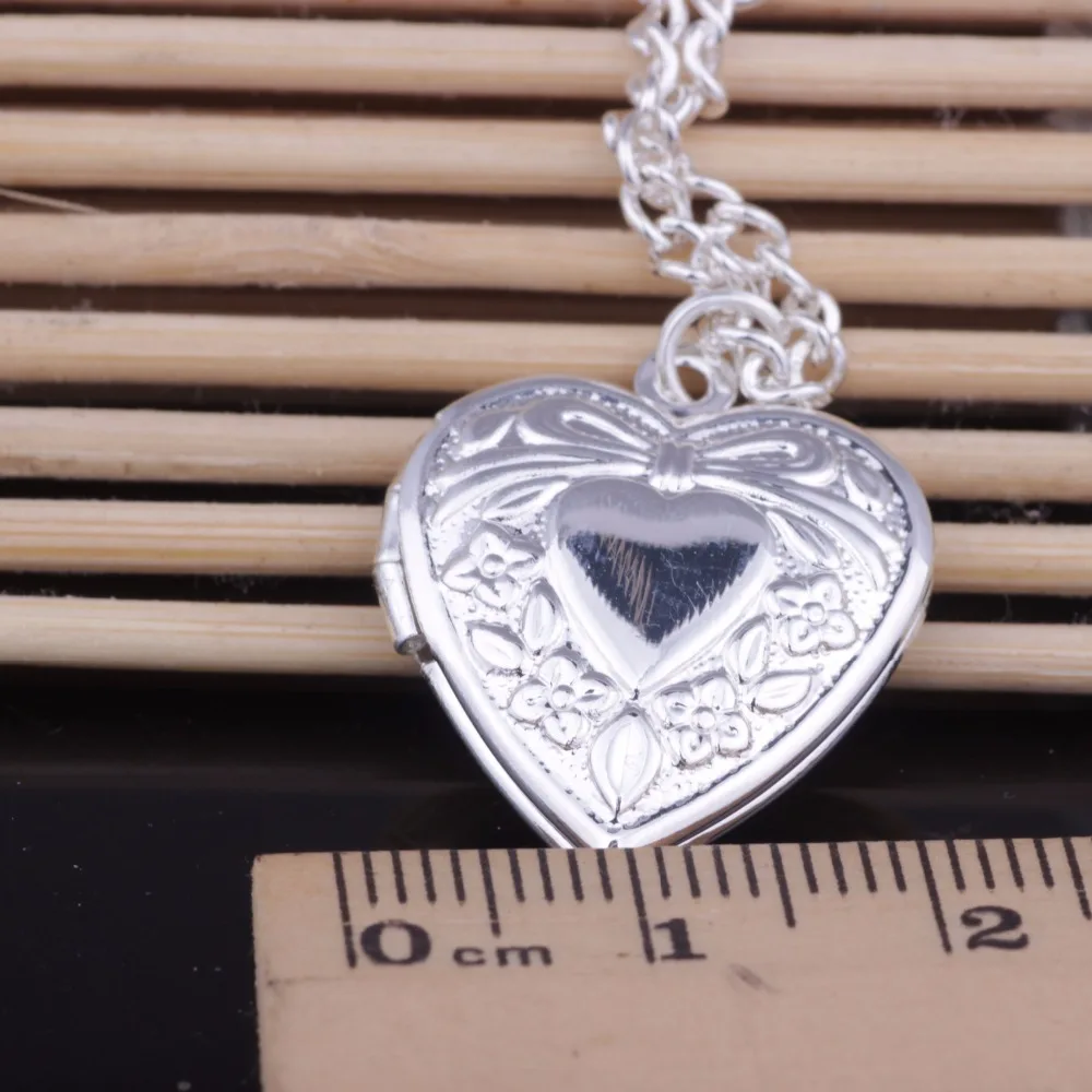 Exquisite Creative Photo Locket Pendant Jewelry Bowknot Heart Shape Open Photo Locket Necklaces Jewelry
Exquisite Creative Photo Locket Pendant Jewelry Bowknot Heart Shape Open Photo Locket Necklaces Jewelry