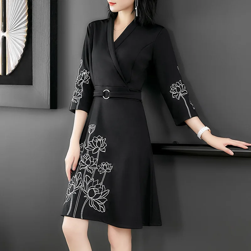 Autumn New Female Black Office Dress Embroidery Floral Three Quarter Sleeve V-Neck Wrap Elegant Dresses with Sashes A-Line 2019
Autumn New Female Black Office Dress Embroidery Floral Three Quarter Sleeve V-Neck Wrap Elegant Dresses with Sashes A-Line 2019