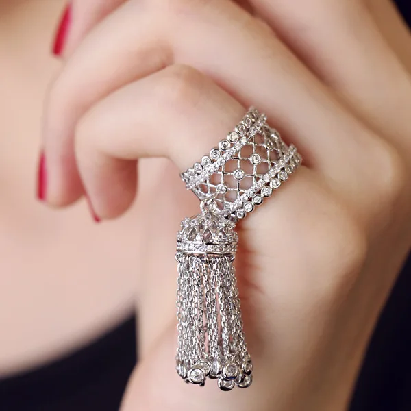 Korea custom micro-blazed Zircons from drilled wheat set luxury tassel opening ring joint Siamese ring 2934
Korea custom micro-blazed Zircons from drilled wheat set luxury tassel opening ring joint Siamese ring 2934